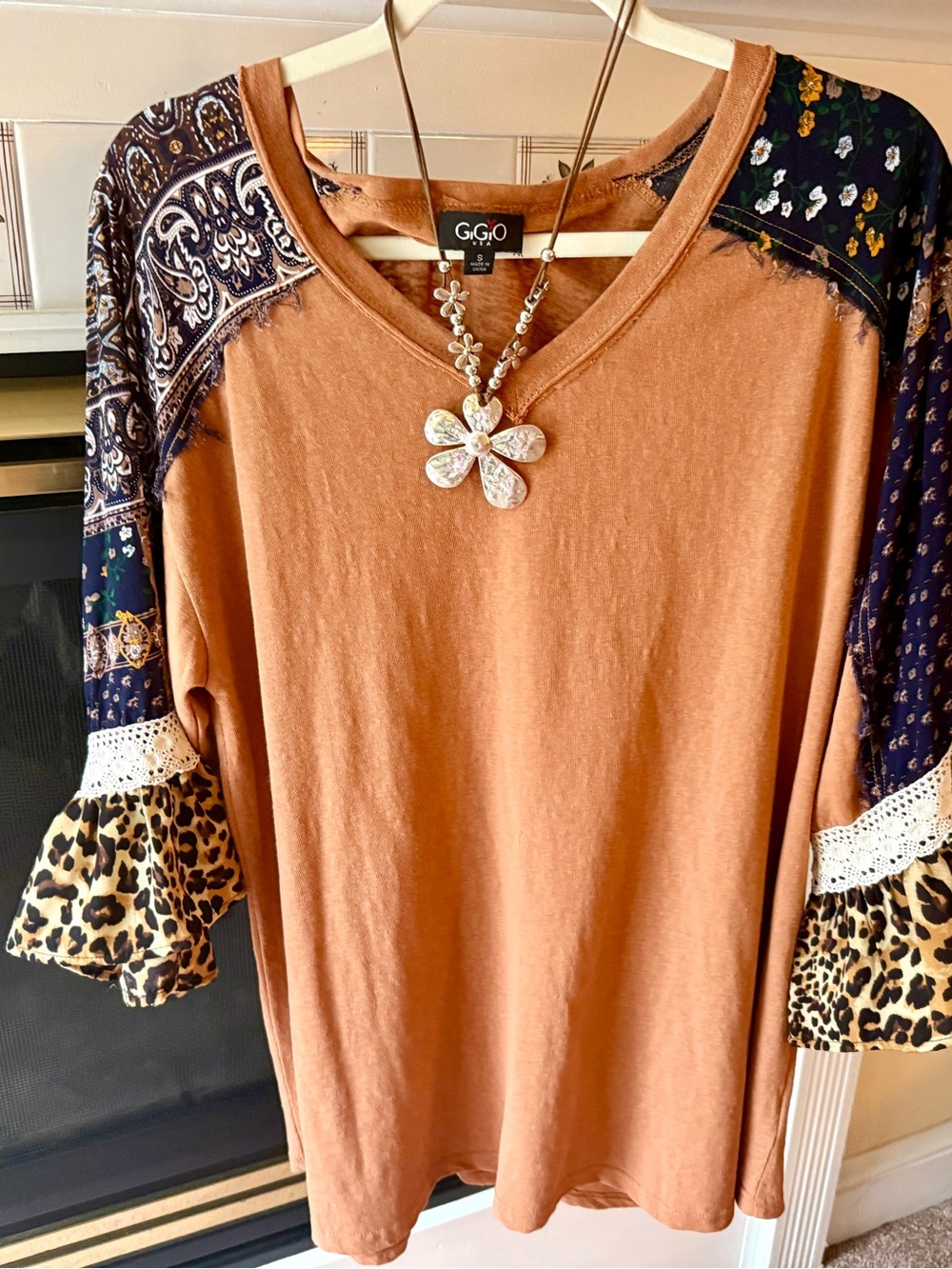 Gigio NEW boho super slimming top with cheetah print sleeves s-lg - Picture 2 of 4